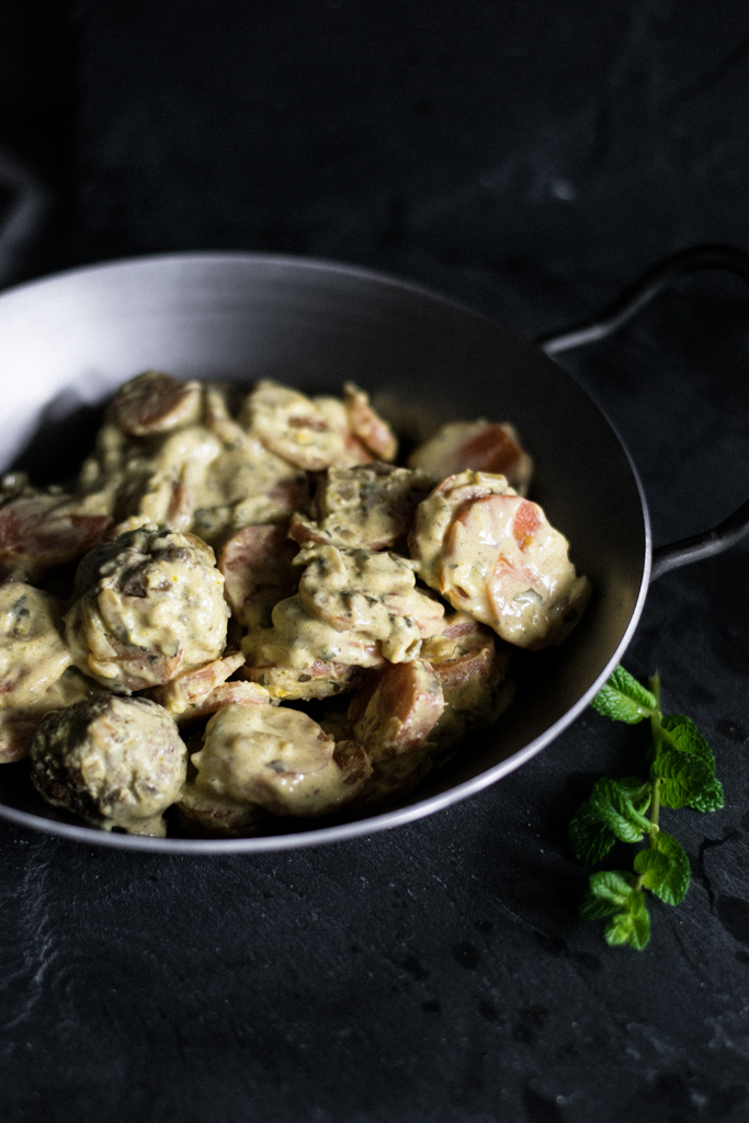 Hackbällchen in Curryrahmsauce