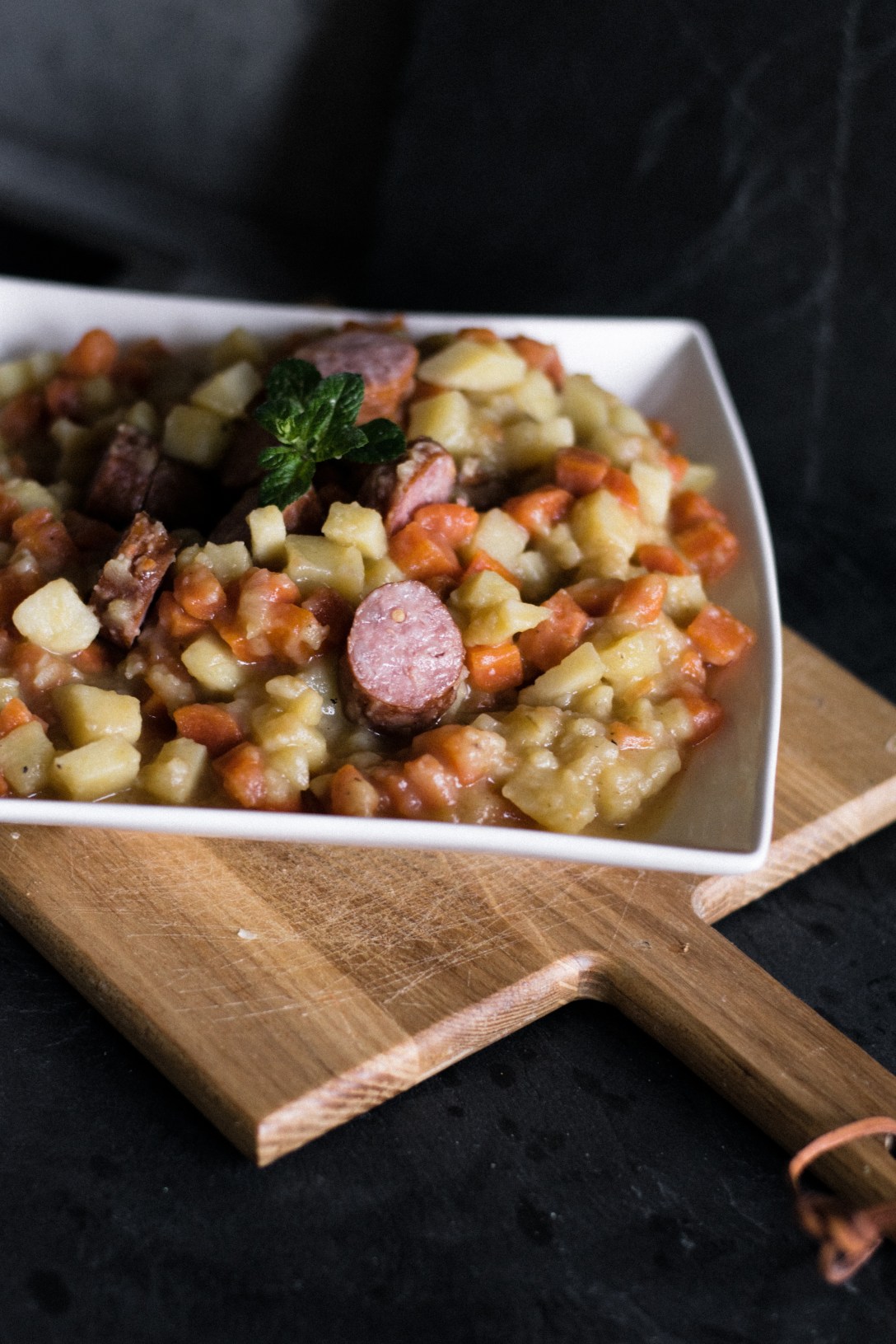 Kartoffeln und Möhren mit Mettwurst