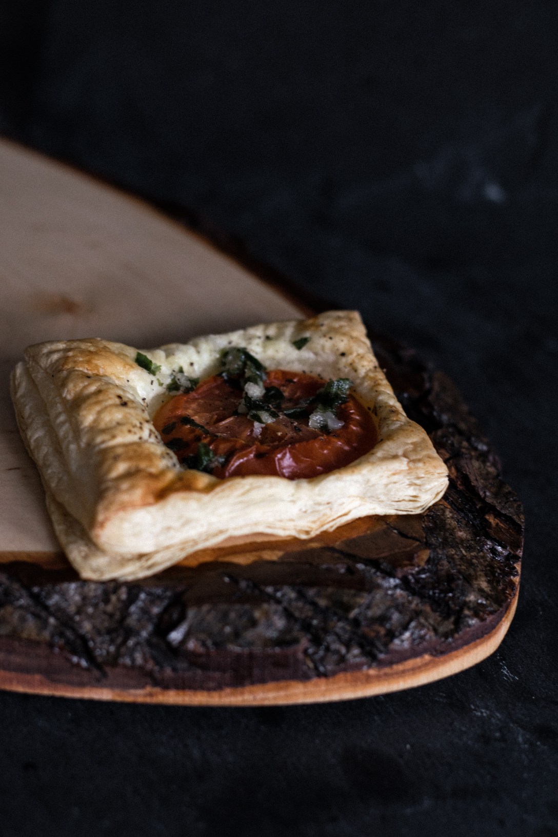 Blätterteig-Tomaten-Quadrate